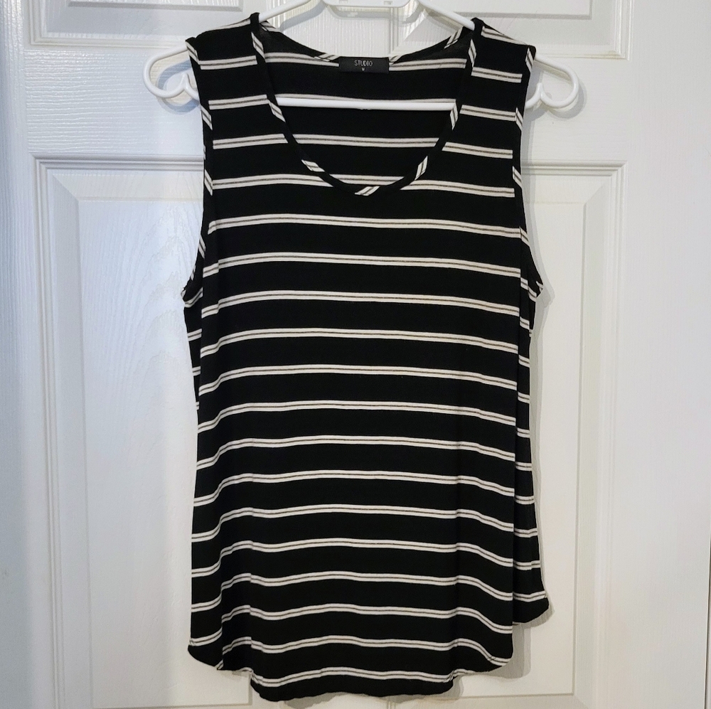 STUDIO Striped Sleeveless Shirt